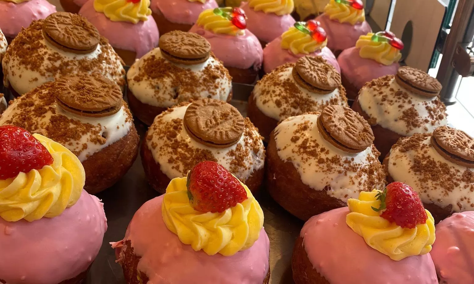 Proef ambachtelijke oliebollen vers van de kraam in het hartje Utrecht