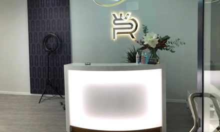 Für 1 Person: Goldpaket mit Waschen, Schneiden und Styling inkl. Maske/Conditioner - Royal Secret Salon