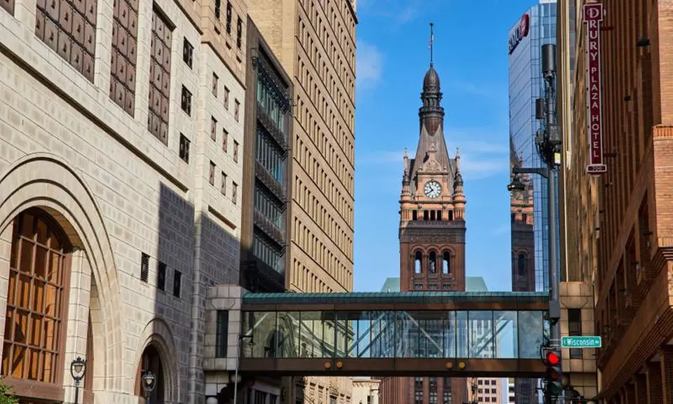 Self-Guided Scavenger Hunt Tour for 2 4 or 6 in Colorful Milwaukee