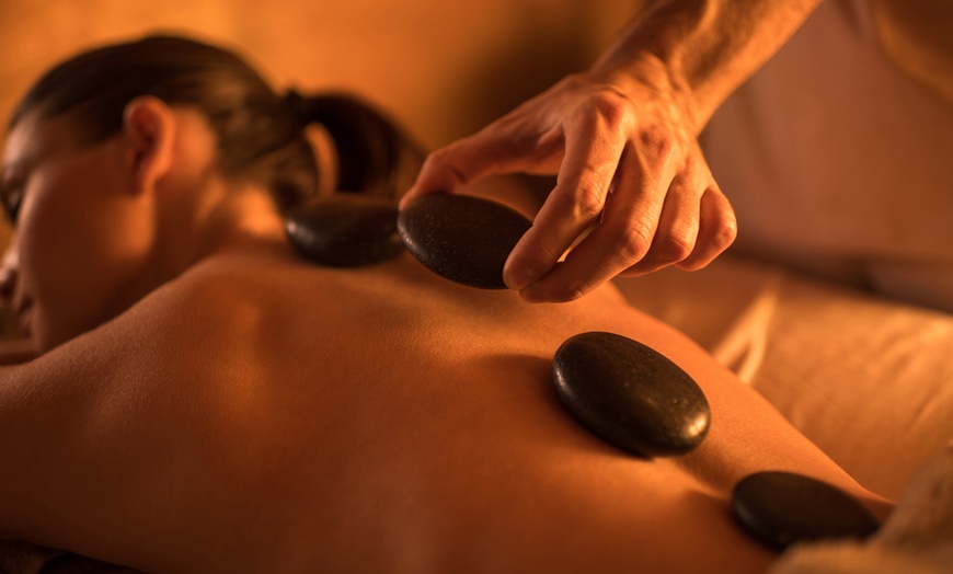Image 5: 20+ yrs Experience 90 or 120 min Tailored Massage w Aroma & Hot-towels