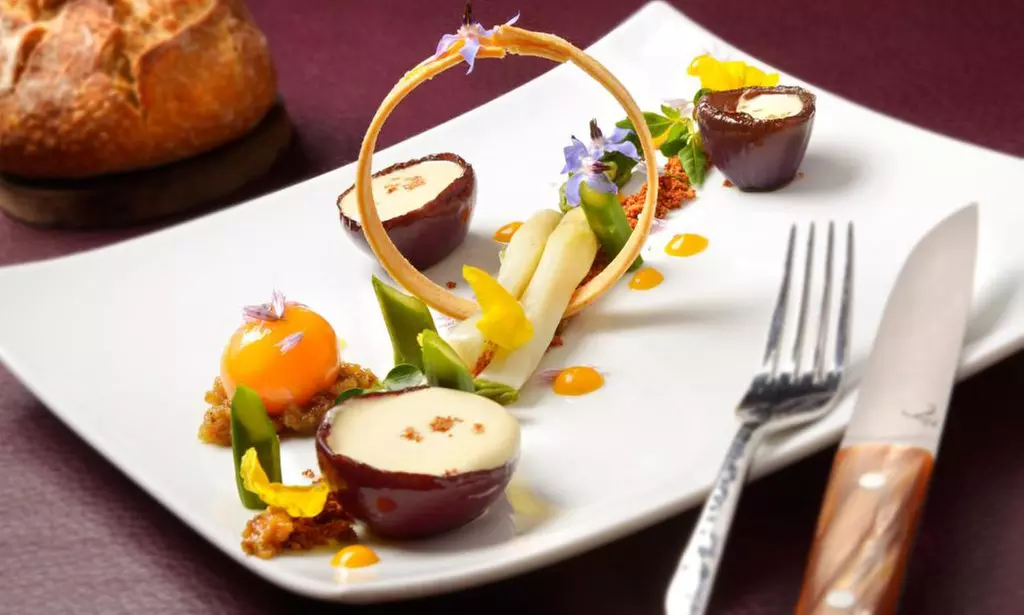 Cognac : chambre supérieure, deluxe ou suite avec pdj et spa en option