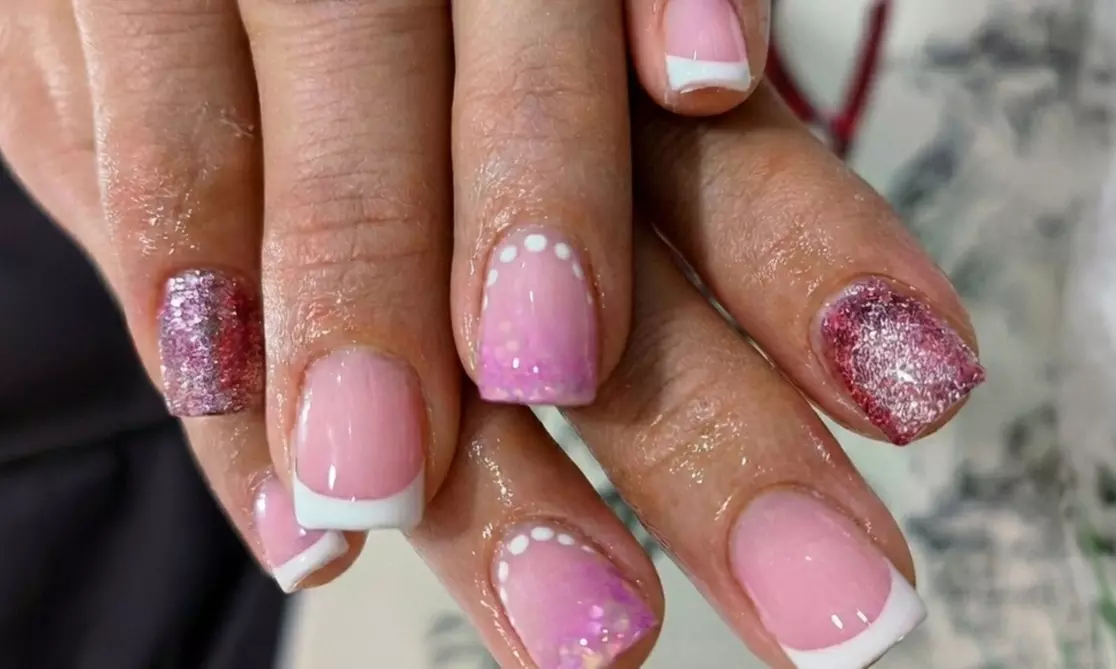 Manicura, pedicura o SPA con esmaltado semipermanente