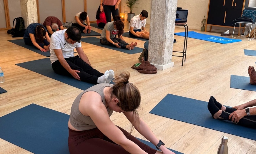 Image 3: 1 o 4 sesiones de yôga en DeRose Method Madrid Centro