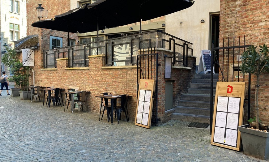 Image 1: Sfeervol bistrobezoek met een 2 gangen mosselmenu in Brugge centrum
