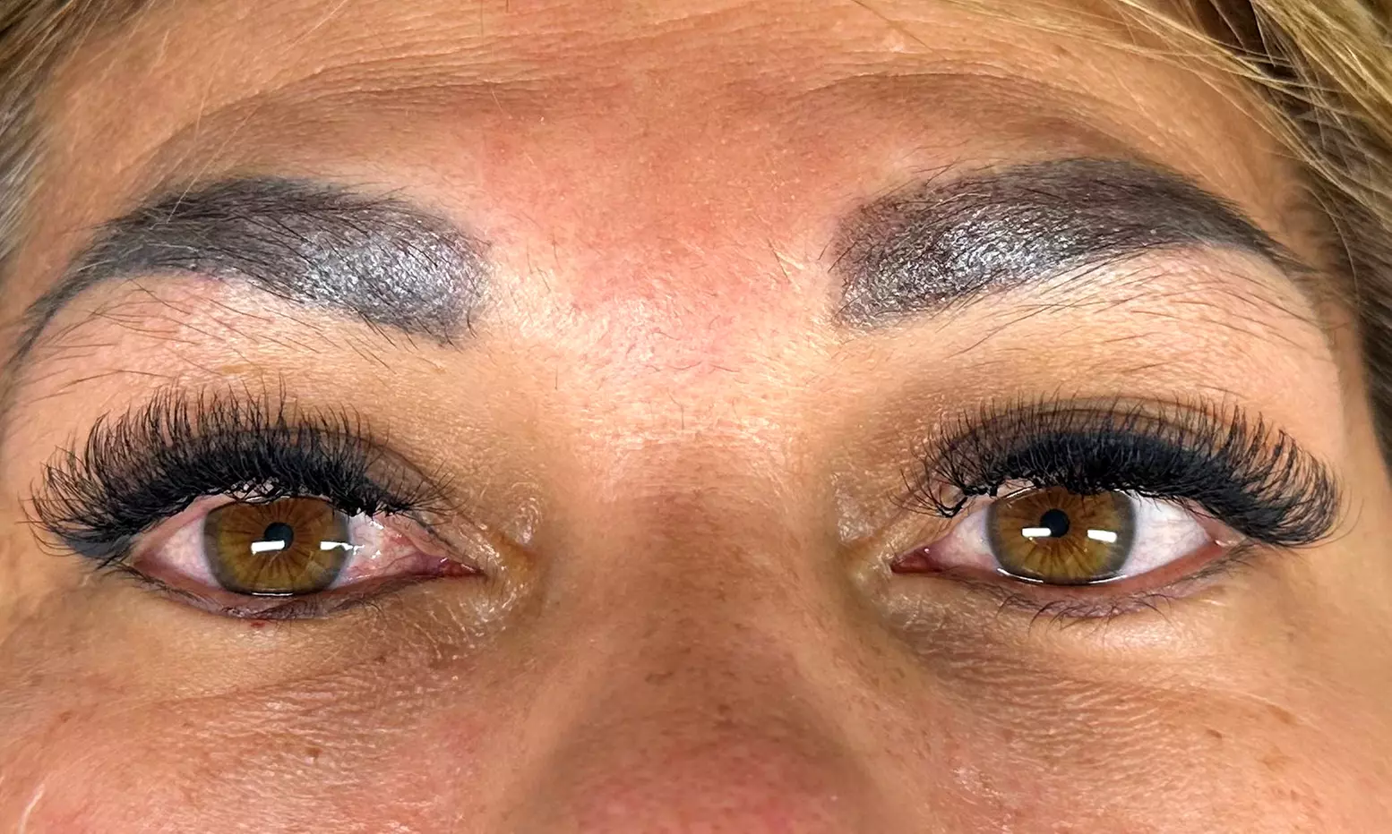 Transform Your Look with Classic or 3D/6D Volume Eyelash Extensions