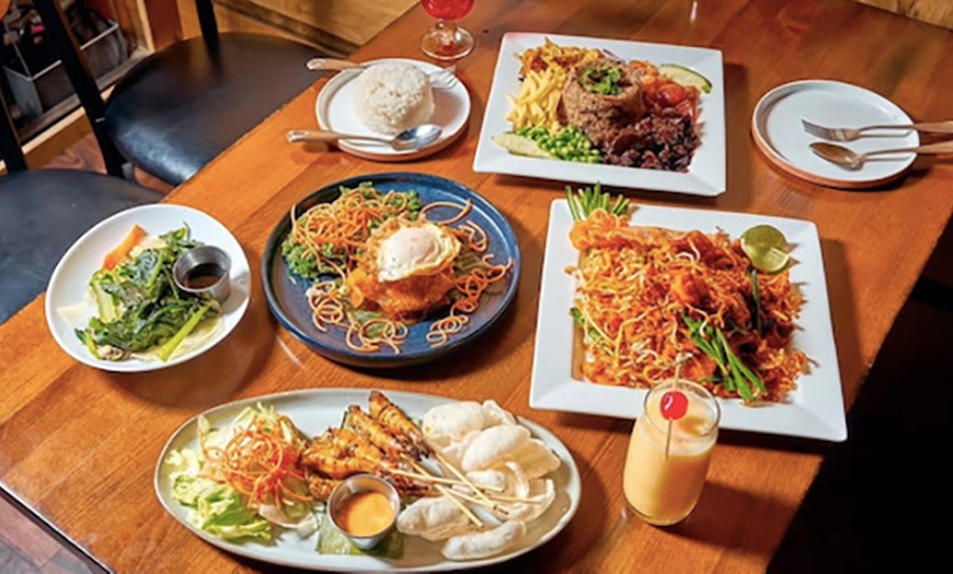 Image 1: Indulge in Dinner For Two or Four with Cocktails, Beer or Wine