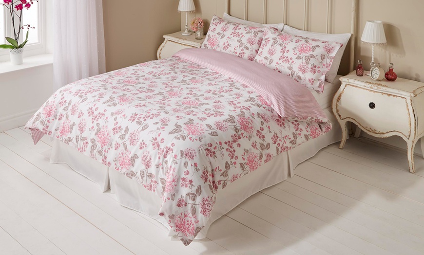 Image 6: £10 Duvet Sets