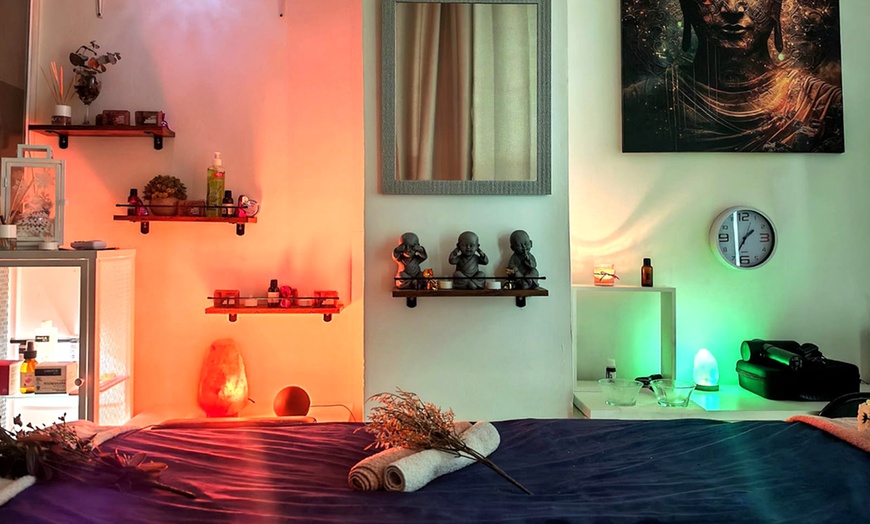 Image 5: Masaje personalizado de 50 minutos con masaje craneofacial