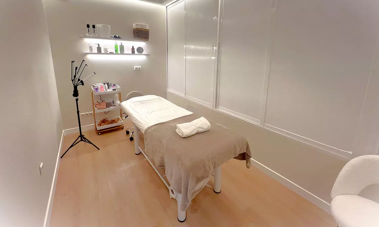 Masaje corporal con opción a craneofacial de 45 o 60 minutos para 1 persona, ahorra hasta un 64% - Primary Image