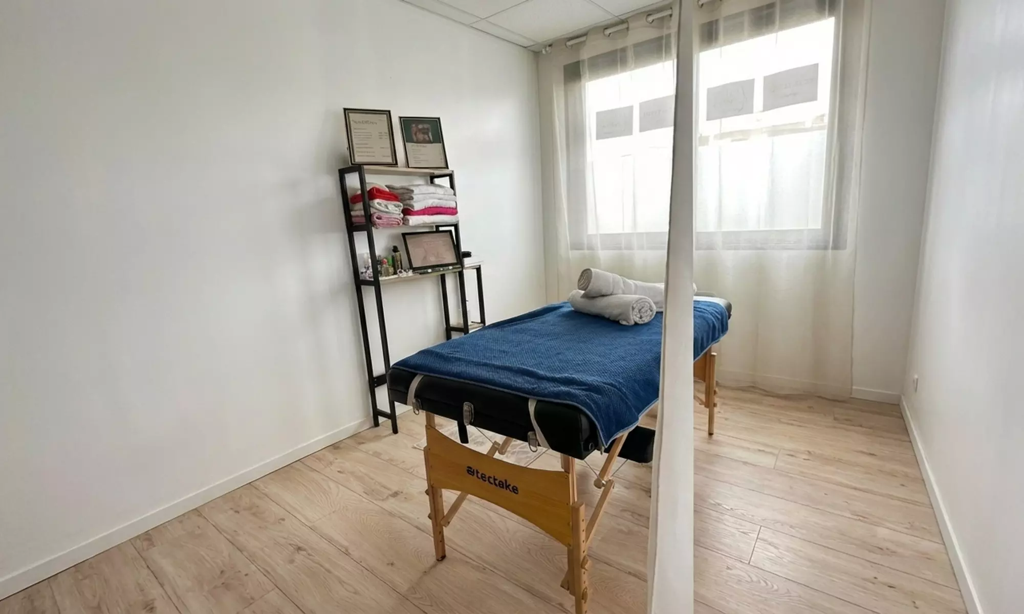 Massage relaxant du corps et du visage chez Luxury Lashes