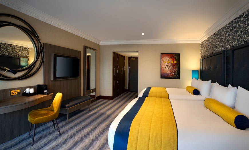 Image 5: London: 4* Superior or Executive Room Stay