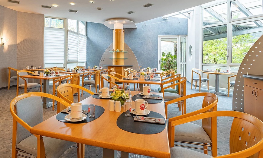 Image 5: Frühstücksbuffet inkl. 1 Glas Sekt für 2 oder 4 Personen