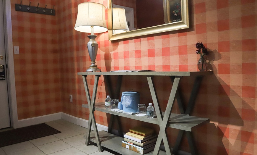 Image 7: Charming Stay at Hartstone Inn in Camden, ME
