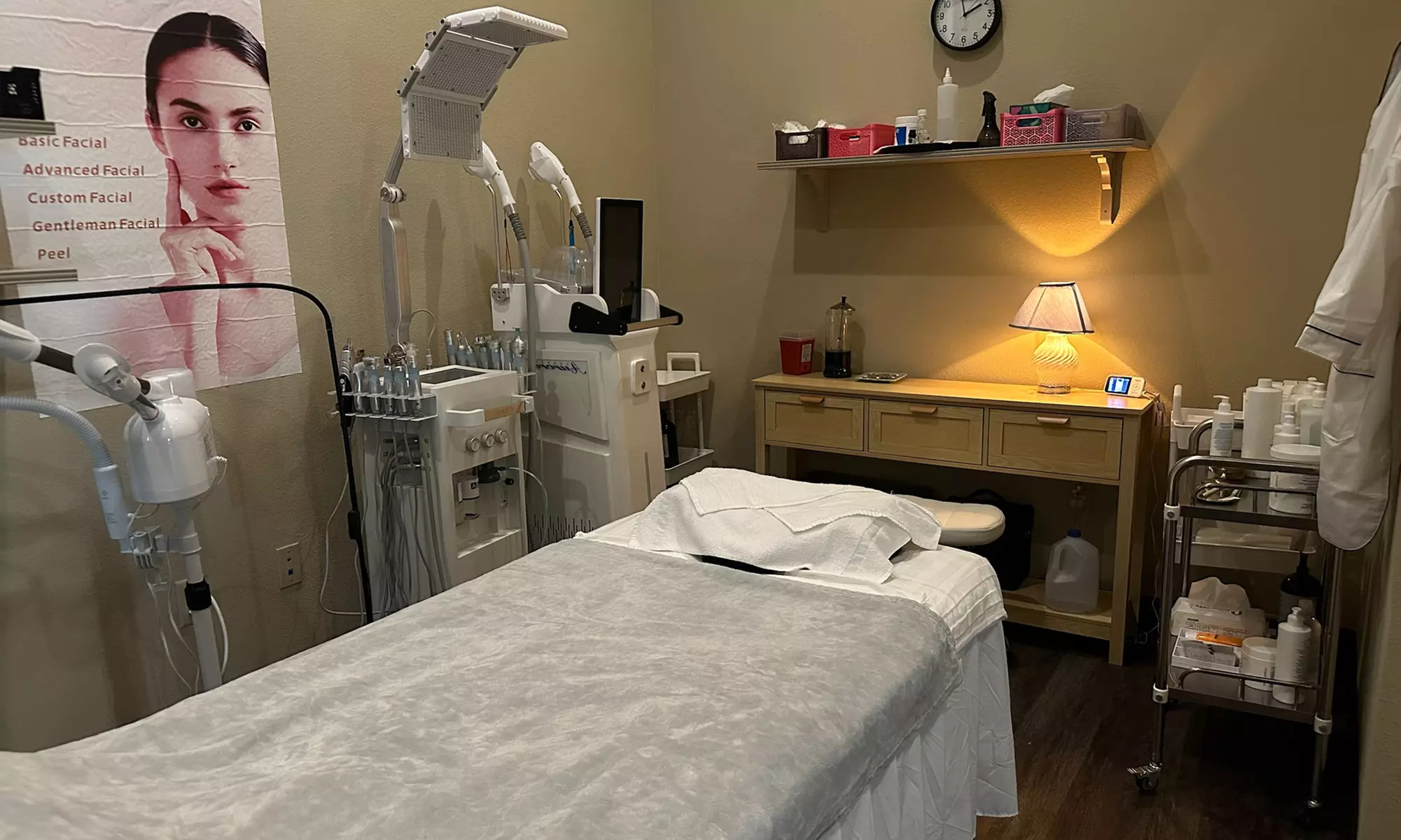 Hybrid / Volume Lash Extensions with Optional 2-Week Refill