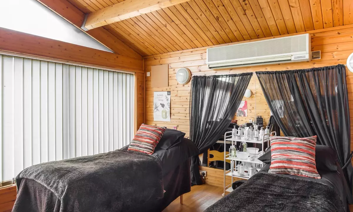 Relaxing Lakeside Lodges in Lancashire: Stay for up to 6 by the Lake