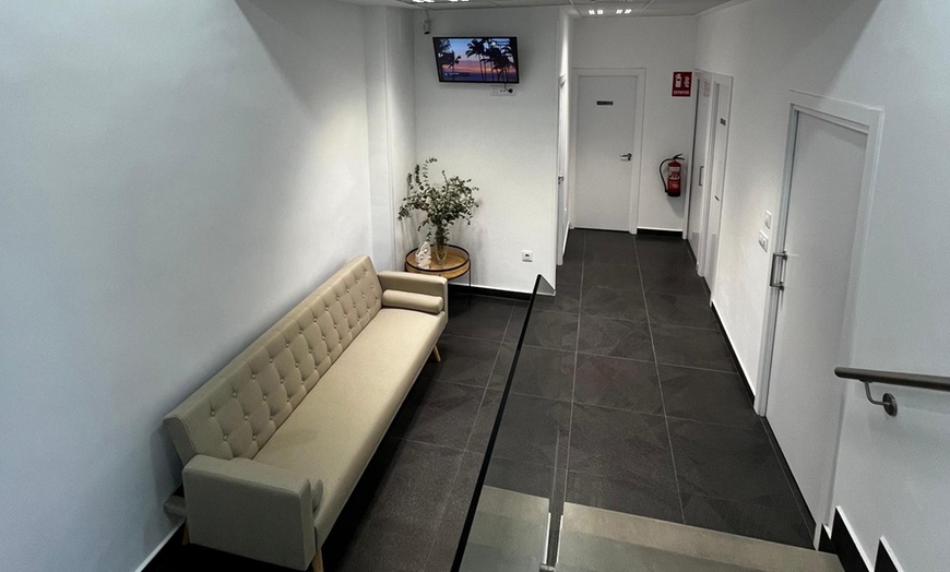 Image 8: Limpieza con ultrasonidos y flúor o curetaje de 1 o 2 arcadas