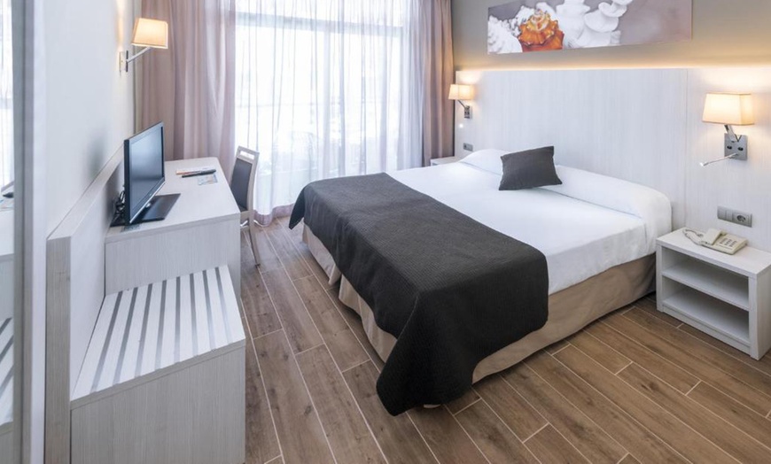 Image 2: Tossa de Mar : chambre double avec demi-pension