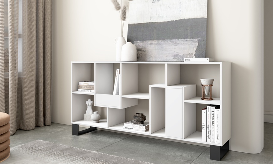 Image 3: Speels vormgegeven boekenkast