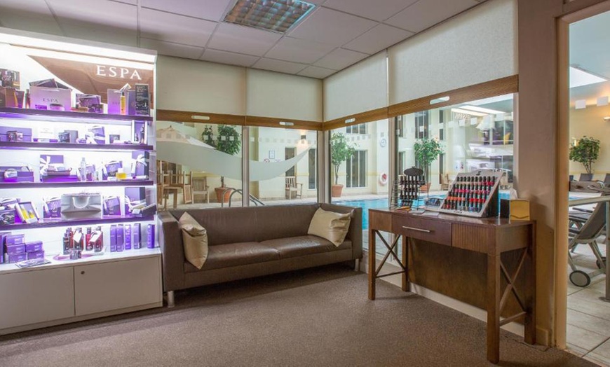 Image 17: Winchester: 4* Classic Double Room Stay with Breakfast