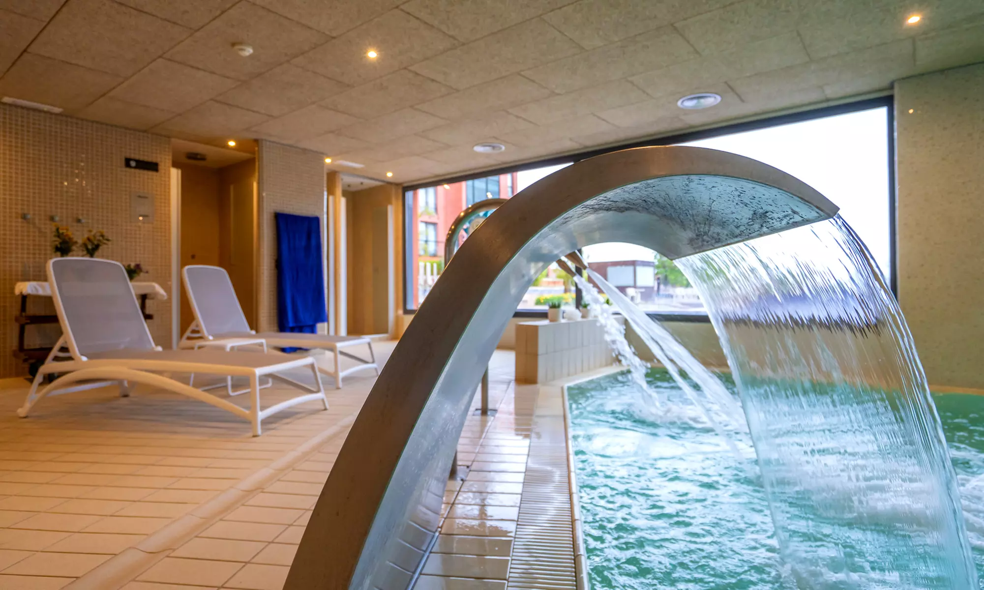 Bienestar de lujo: spa para 2 con opción a masaje y menú en resort 4*