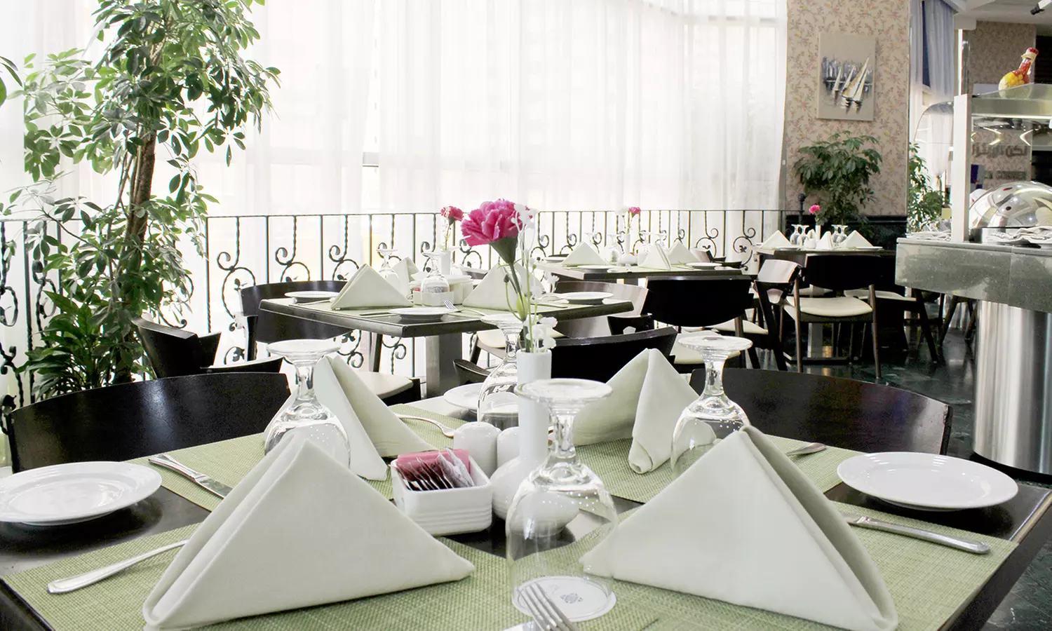 Food and Drink at Marigold at Al Diar Dana Hotel