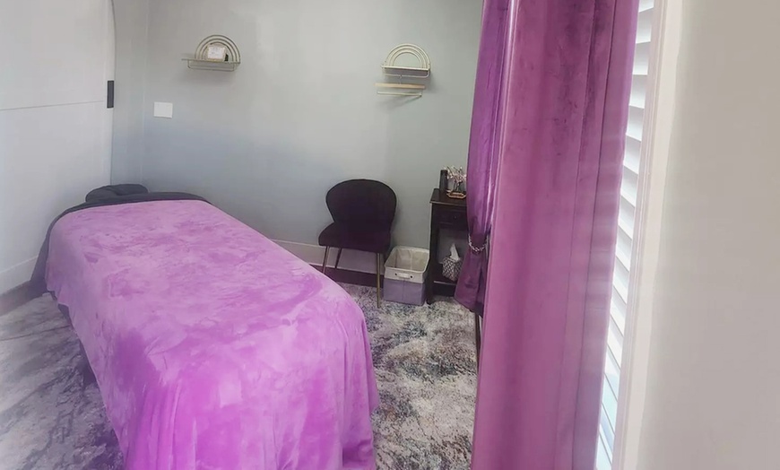 Image 1: Unwind and Relax: 60-Minute Signature Couples Massage
