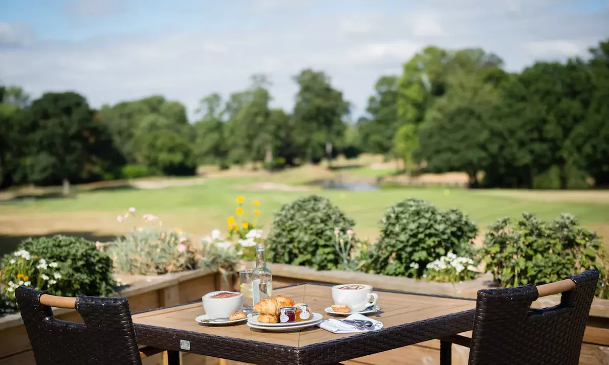 North Warwickshire: 4* Stay with Breakfast and 3-Course Buffet Dinner