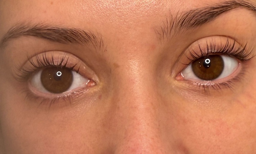Image 3: Get Stunning Lashes with One Eyelash Lift Treatment with/without Tint