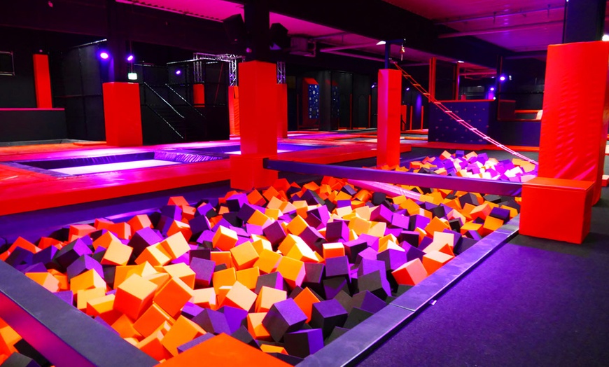 Image 7: 120 min. Trampolin Action im Jump Galaxy für 2 oder 4 Personen