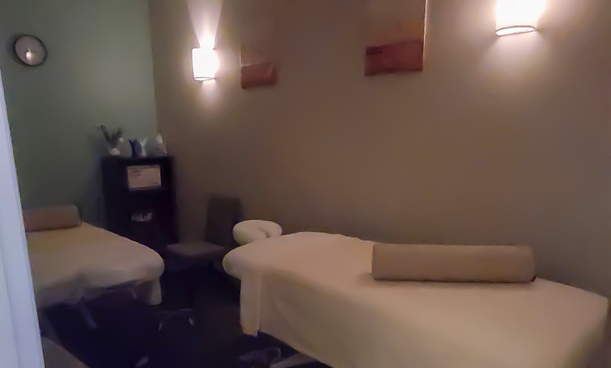 Image 3: 60-Min or 90-Min Deep Tissue Massage with Mask or Aromatherapy