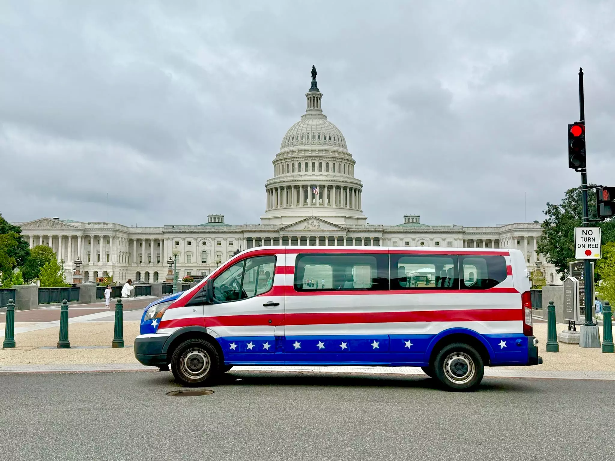 Luxurious, Semi-Private Washington DC Guided Tour by E-Cart or Minibus
