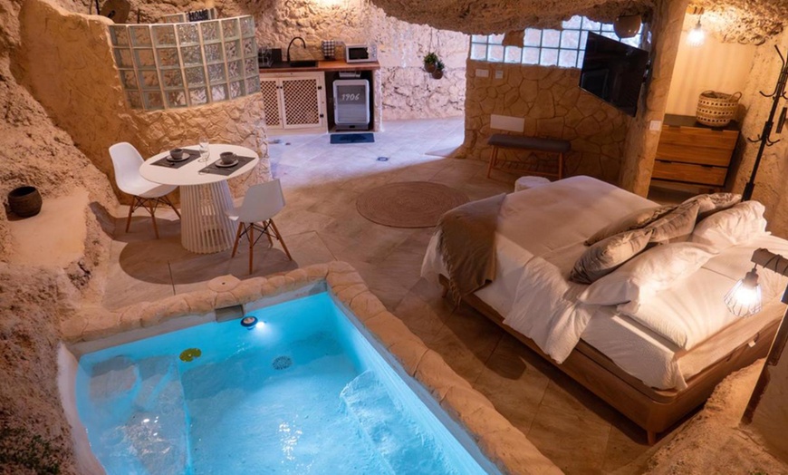 Image 2: Tenerife: 1 noche con piscina privada en Cueva Escondida Nicpa