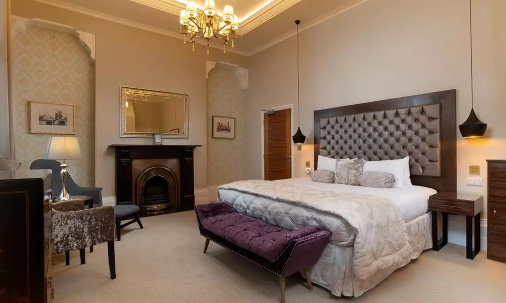 London: Elegant 4* Stay with Breakfast