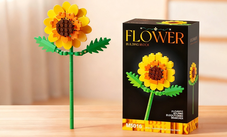 Image 2: DIY Flower Bouquet Building Blocks Set