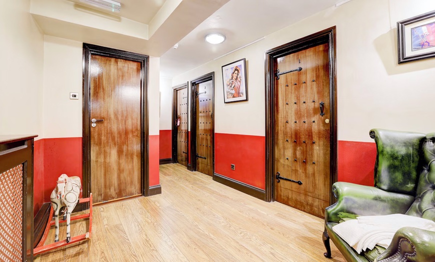 Image 4: London: Standard / Superior Double Room for Two with Breakfast