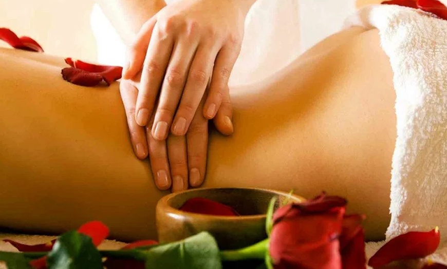 Image 2: 4 Std. Wellness: Dampfbad, Schwimmbad & Sauna inkl. Peeling / Massage