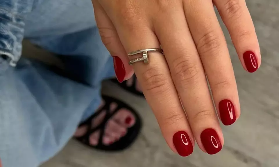 Mani- und / oder Pediküre optional mit Schellack und Fußmassage