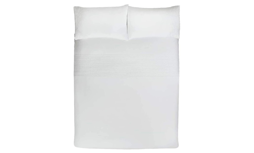 Image 8: Polycotton Pintuck Duvet Set 