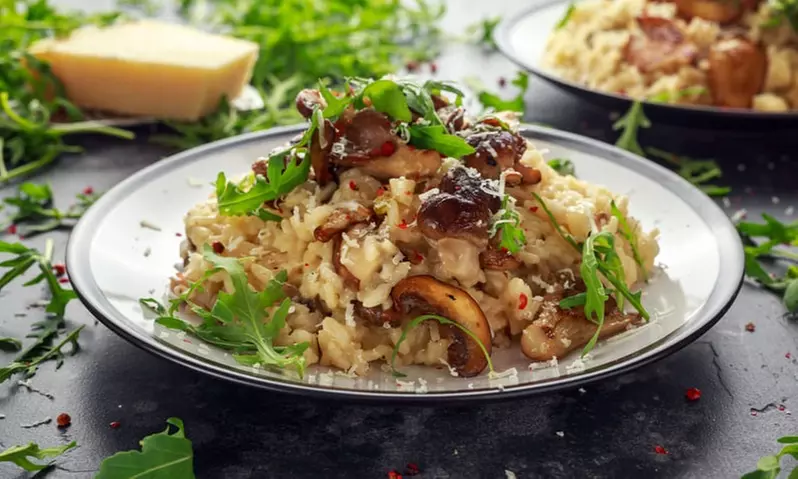 35 zł za groupon wart 50 zł i więcej do wydania na menu na wynos i z opcją dostawy z Restauracji Przebojowe Smaki (-30%) - Primary Image