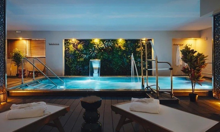 Image 1: Circuito termal con recorrido libre de 60’ con agua, té o infusiones