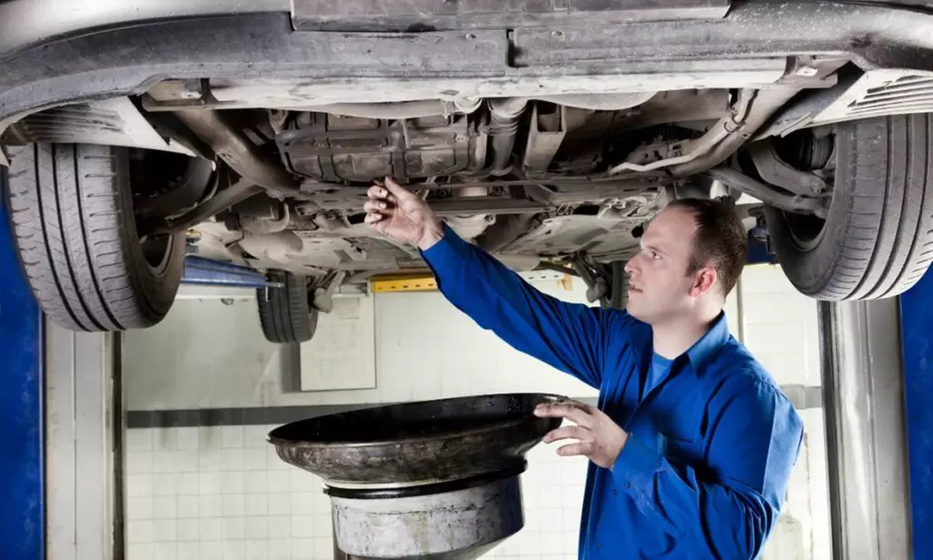 Essential Car Care – Conventional & Full-Service Oil Changes 