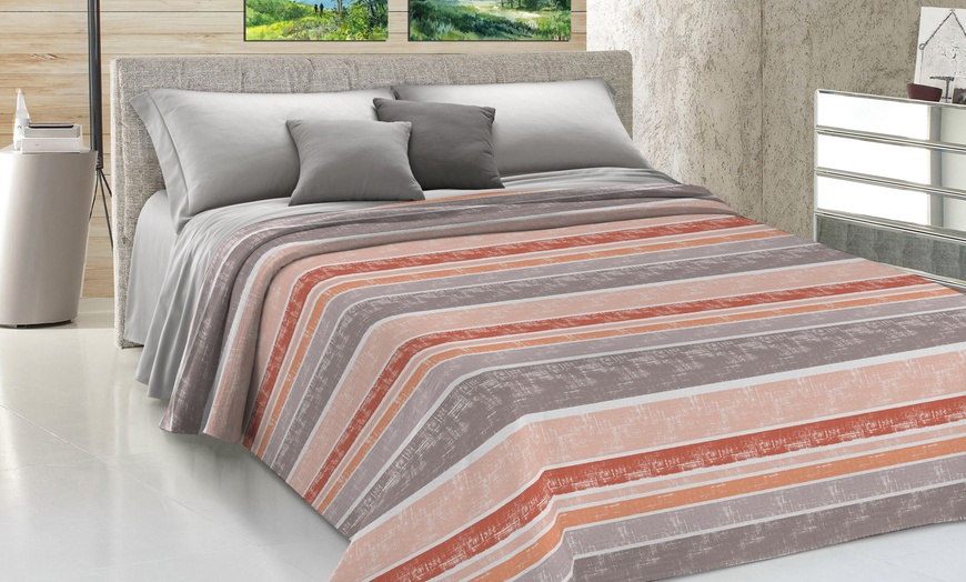 Image 3: Gestreifte Tagesdecke für Frühling und Sommer