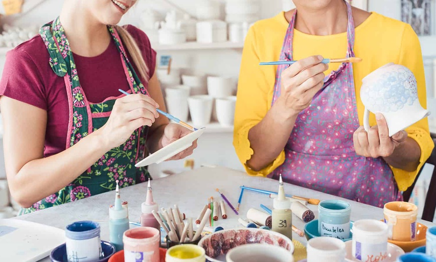 Image 1: Taller de pintura en cerámica más copa de vino para 1, 2 o 4 personas