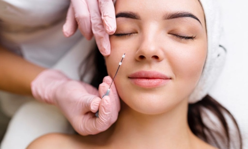 Image 1: Enhance Your Contours with One or Two PDO Threads Facelift