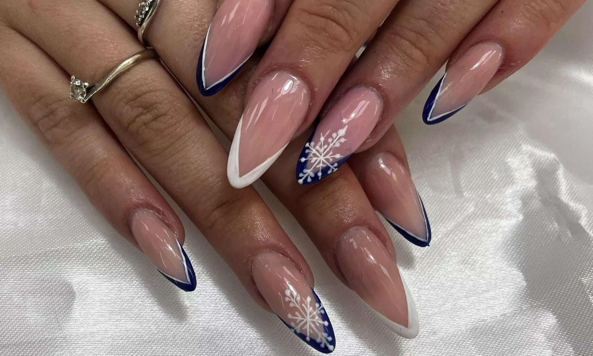 2 sesiones de manicura con esmaltado semipermanente para 1 persona