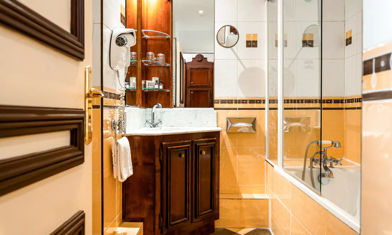 Paris: Klassik-Doppelzimmer, opt. mit Frühstück