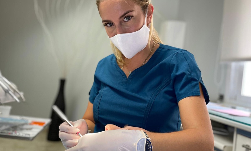 Image 1: Descuento de hasta 401 € en ortodoncia metálica o cerámica