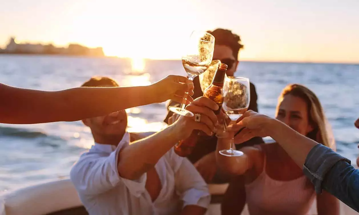 Salida en velero para 1, 2, 3 o 4 con bebidas y aperitivos