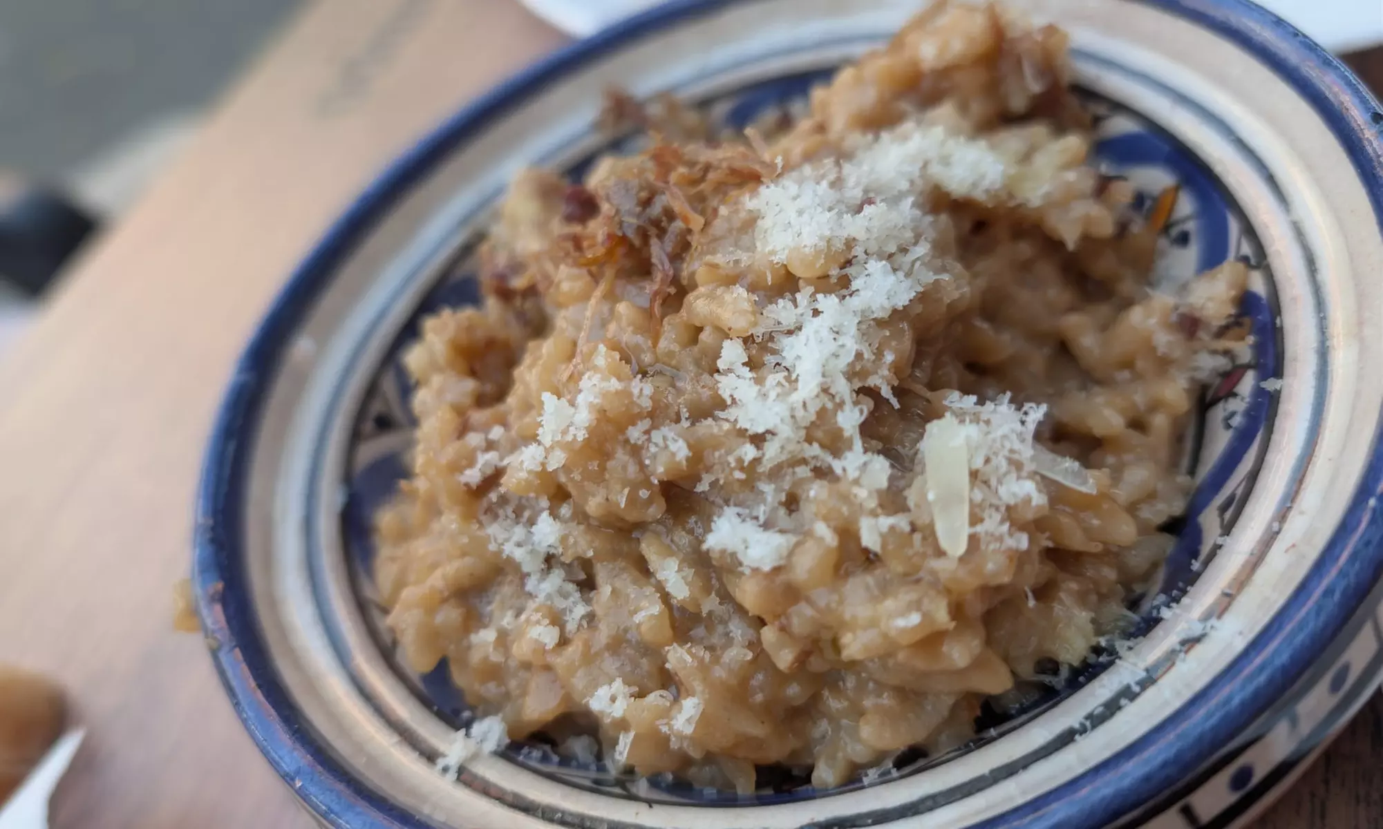 Menú Esencial o Premium con entrante, principal, postre, bebida o vino