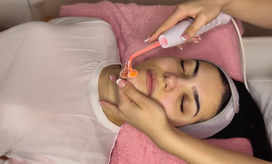 Image 2: Sesión de 30 o 60 minutos de spa facial con limpieza y más para 1